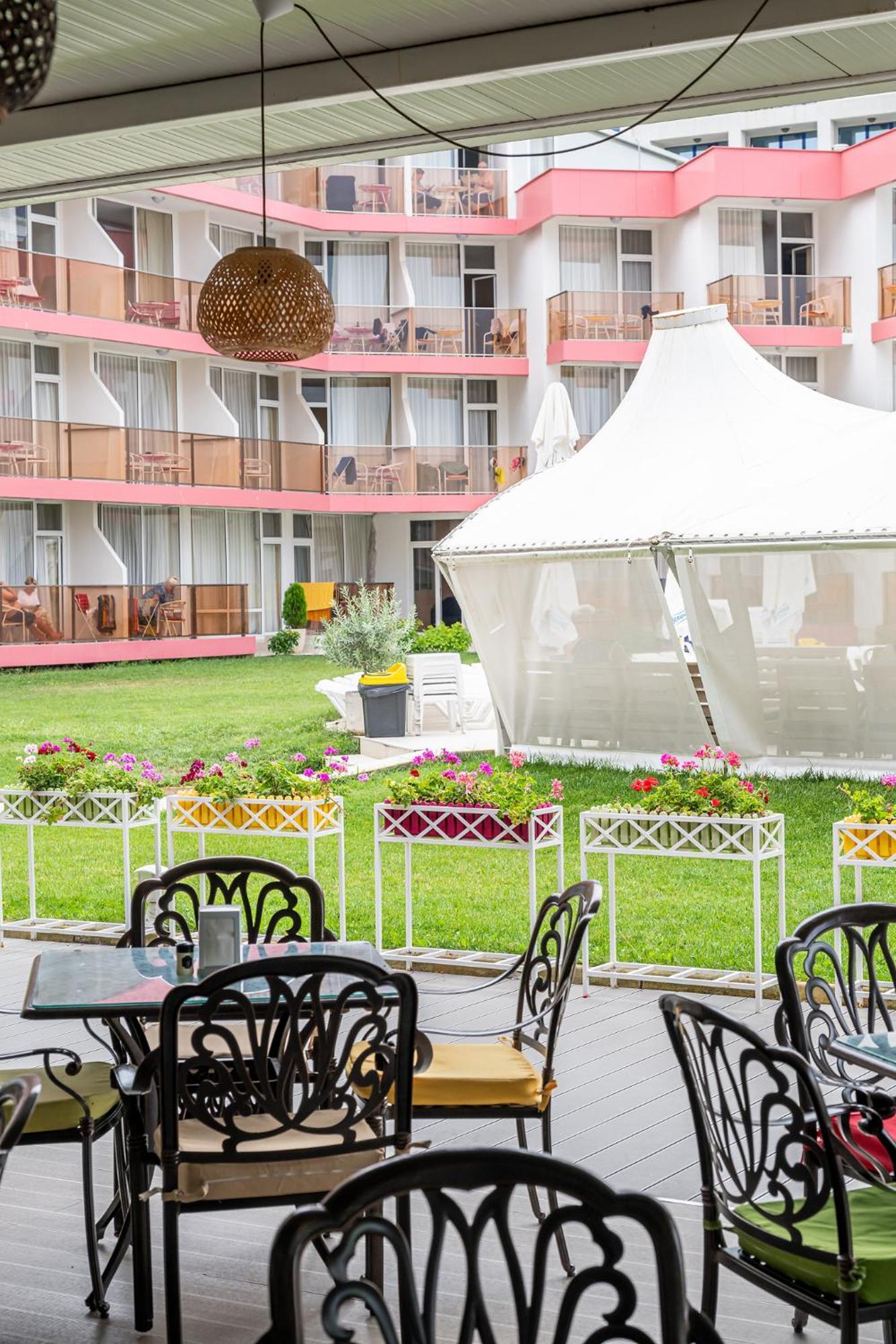 סאני ביץ' Flamingo Beach Hotel מראה חיצוני תמונה